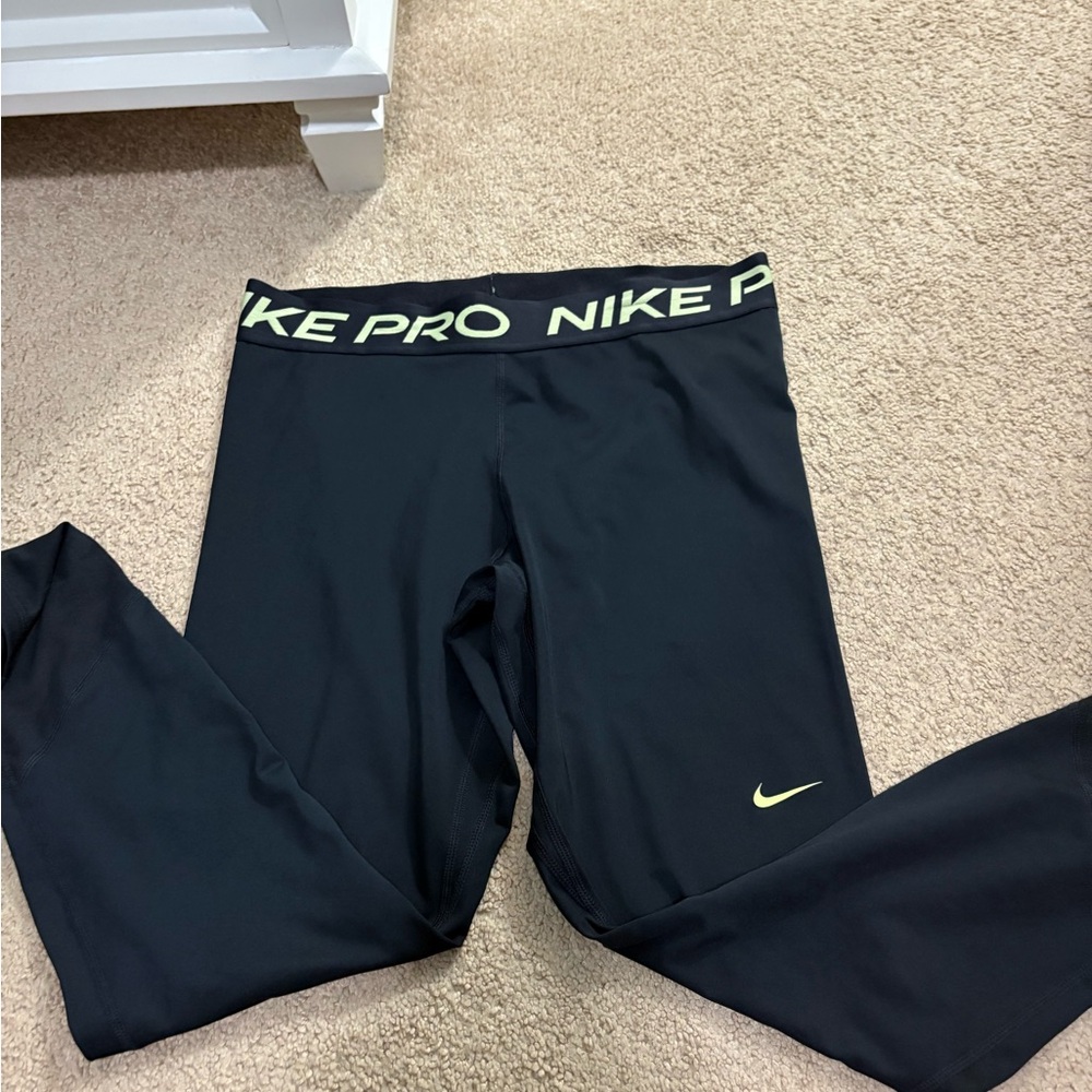 Nike Pro Women’s Black Leggings